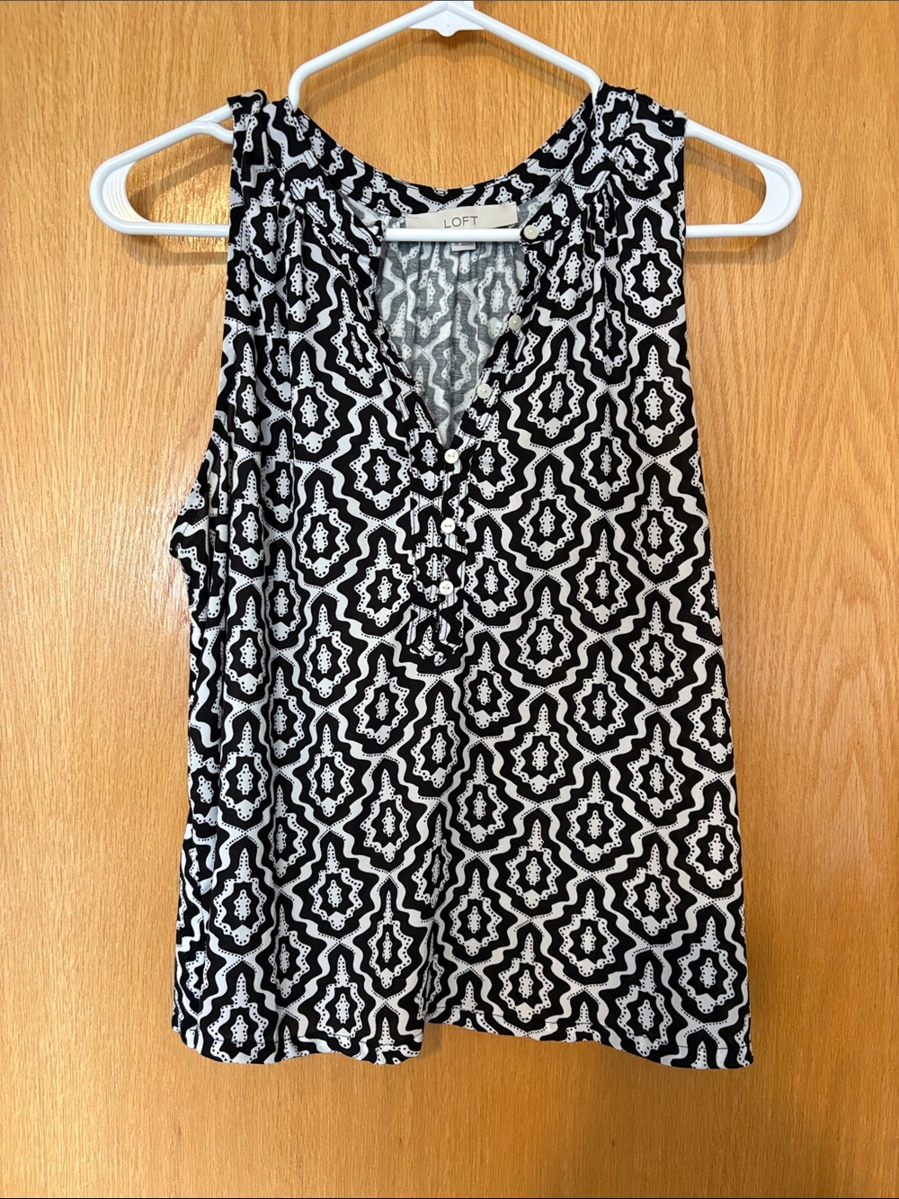 LOFT Black & White Geometric Sleeveless V-Neck Top